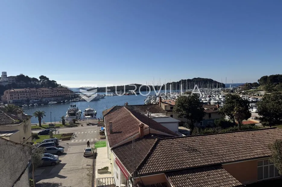 vrsar, atraktivna kuća na tri etaže s pogledom na luku i more - slika 3