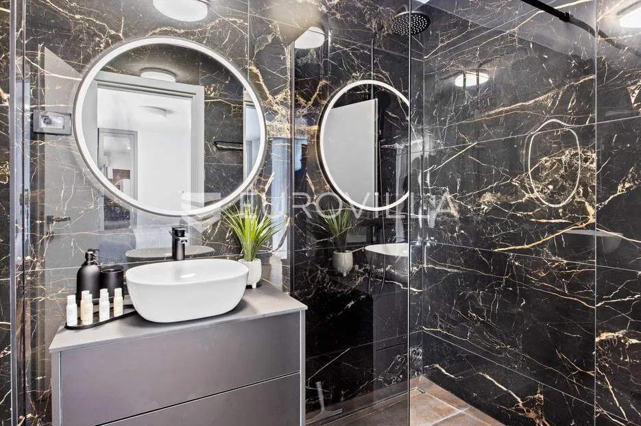 istra, medulin, prekrasna moderna dvojna vila 220 m² - slika 85
