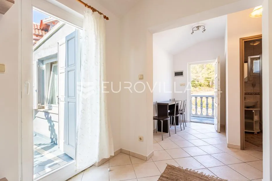 brač, milna, samostojeća kuća s četiri apartmana - slika 11
