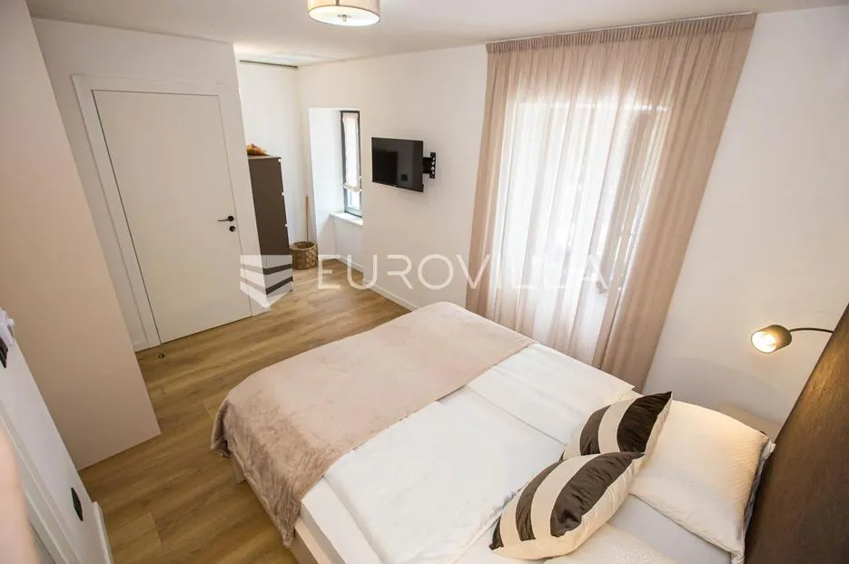 istra, vodnjan, dva renovirana stambena objekta s jacuzzijem na mirnoj lokaciji - slika 20