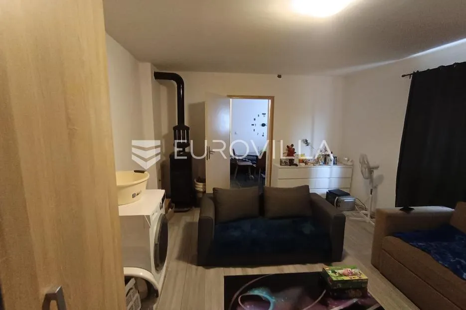 karlovac, banija, stan 37 m², odlična lokacija, renoviran - slika 2