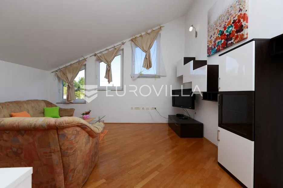 kastav, brestovice, četverosoban stan 85 m² s dnevnim boravkom u potkrovlju, dugoročni najam - slika 13