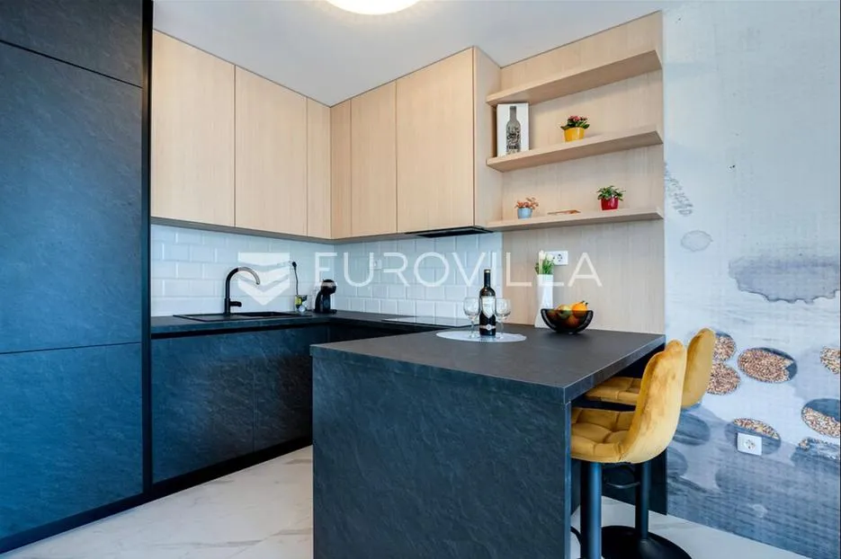 opatija, centar, ekskluzivan stan nkp 65 m2, prvi najam - slika 7