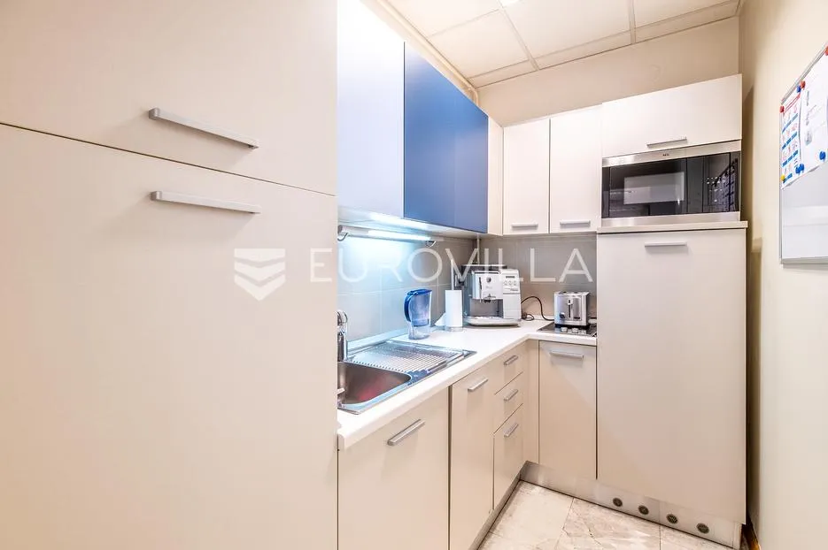 zagreb, radnička, uredski poslovni prostor s dva garažna parkirna mjesta, 55 m² - slika 5