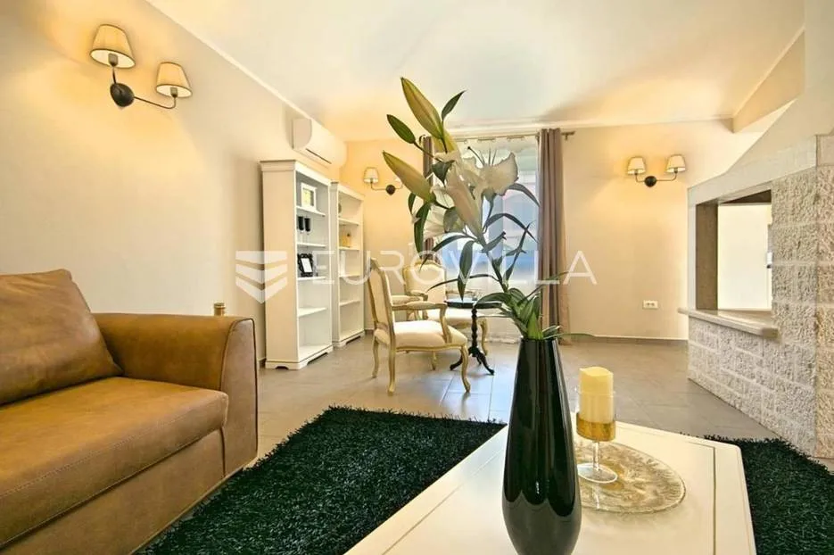 poreč, fuškulin, prekrasna vila okružena zelenilom - slika 39