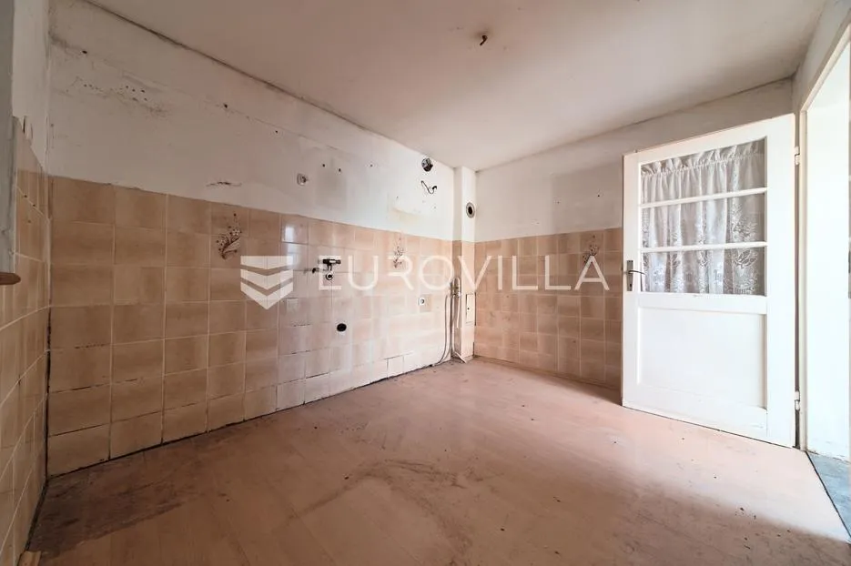 osijek, donji grad, kuća s dvorištem za adaptaciju 236 m² - slika 11
