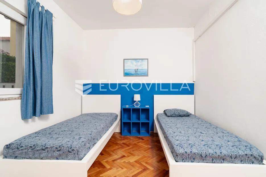 otok ugljan, preko, lijepa kuća s tri stana i pogledom na more - slika 43