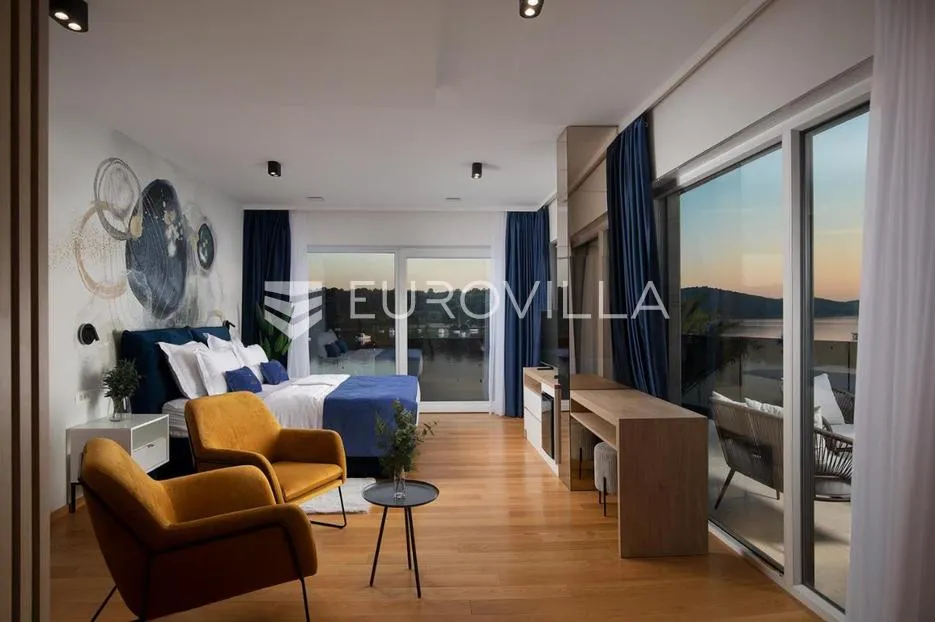 medulin, prekrasna villa od 350 m2, svega 6 m od mora s očaravajućim pogledom - slika 49