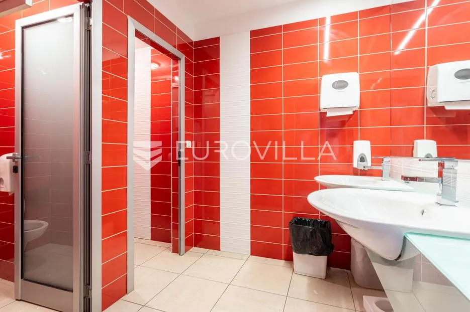 split, prostran poslovni prostor površine 363,53 m² - slika 14