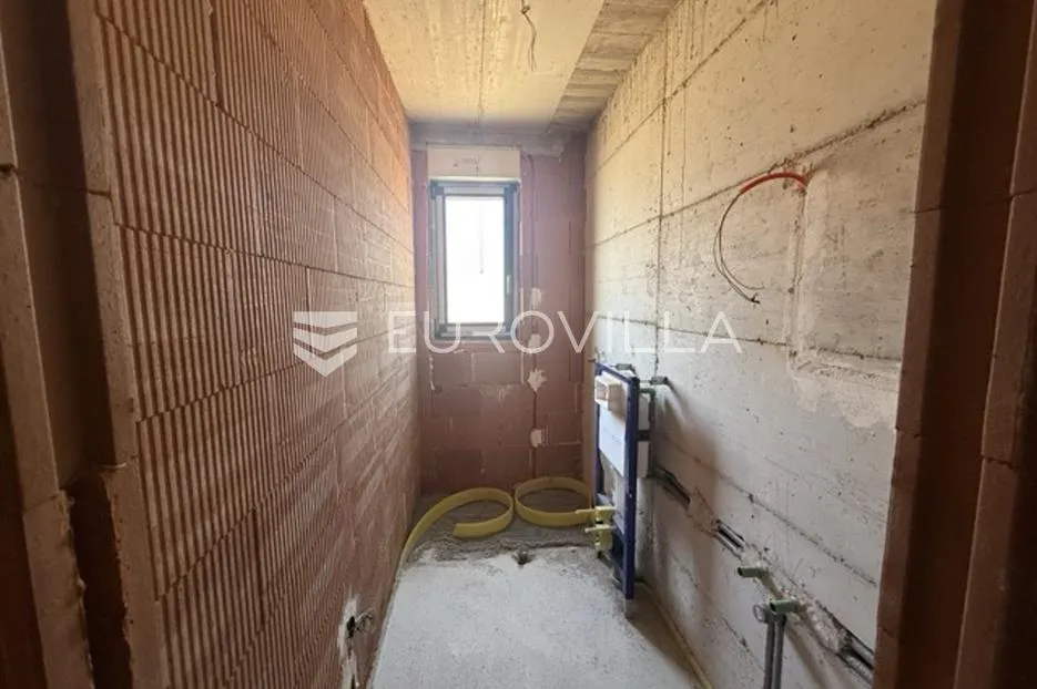 istra, ližnjan, elegantna dvojna novogradnja s vrtom 111 m² - slika 28