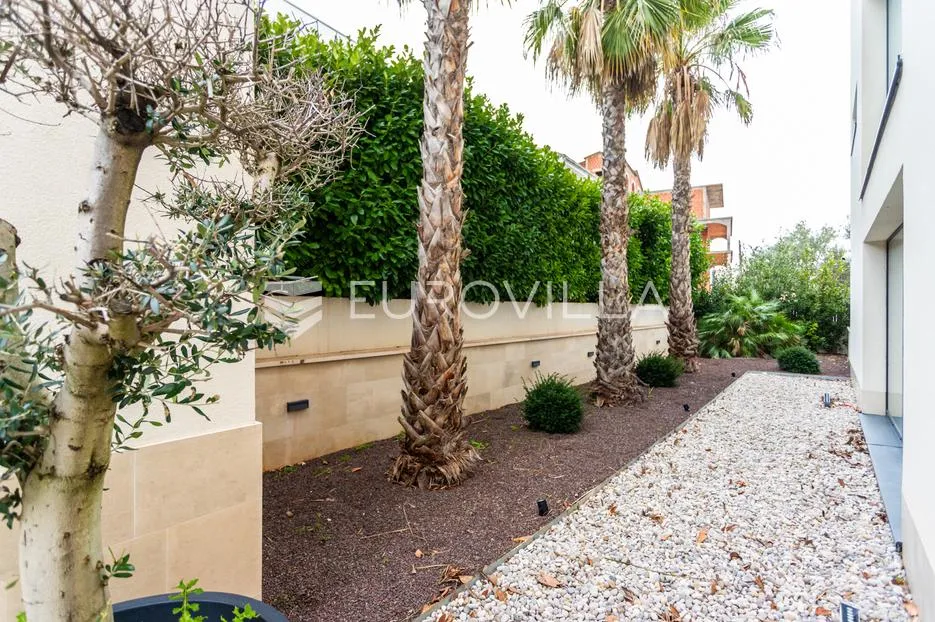okrug gornji, moderno uređena vila blizu plaže - slika 38