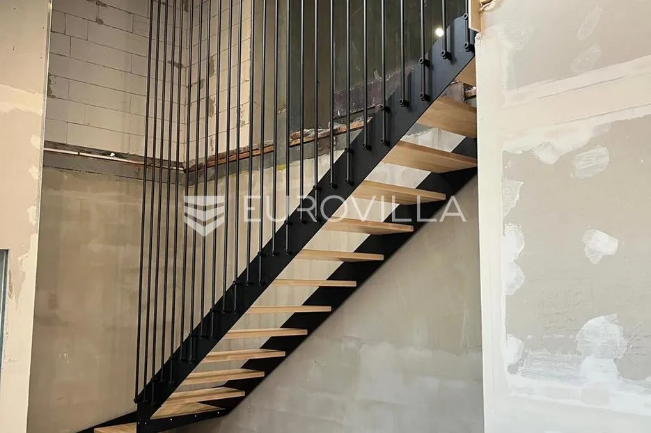 zagreb centar, dvosoban loft / dvoetažan stan - slika 28