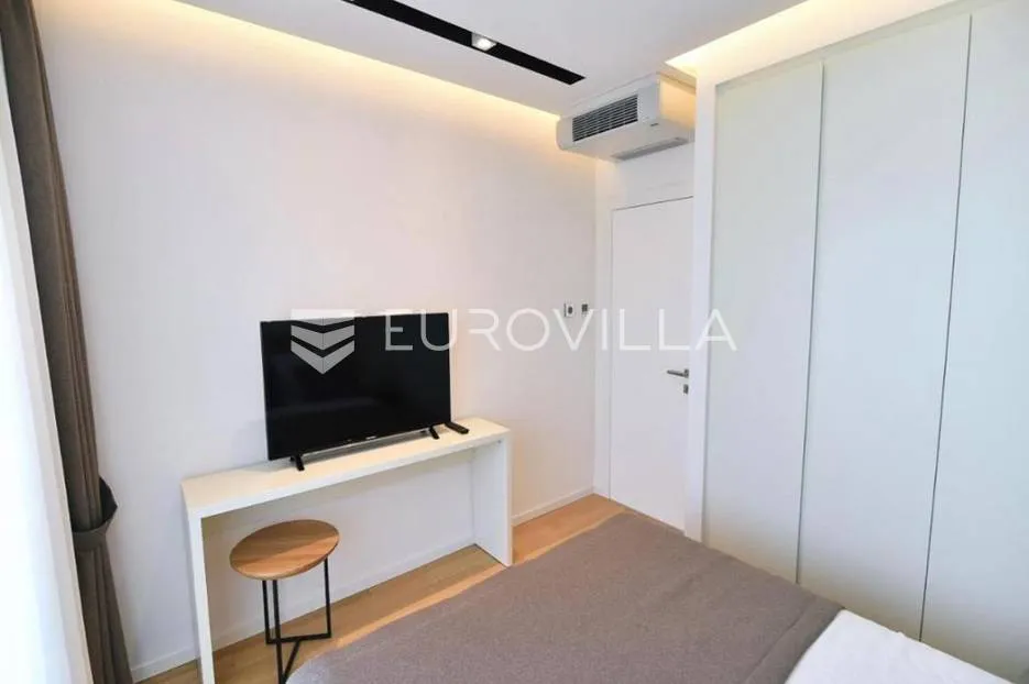 opatija, centar, moderno uređen dvosoban stan nkp 45 m2 - slika 5