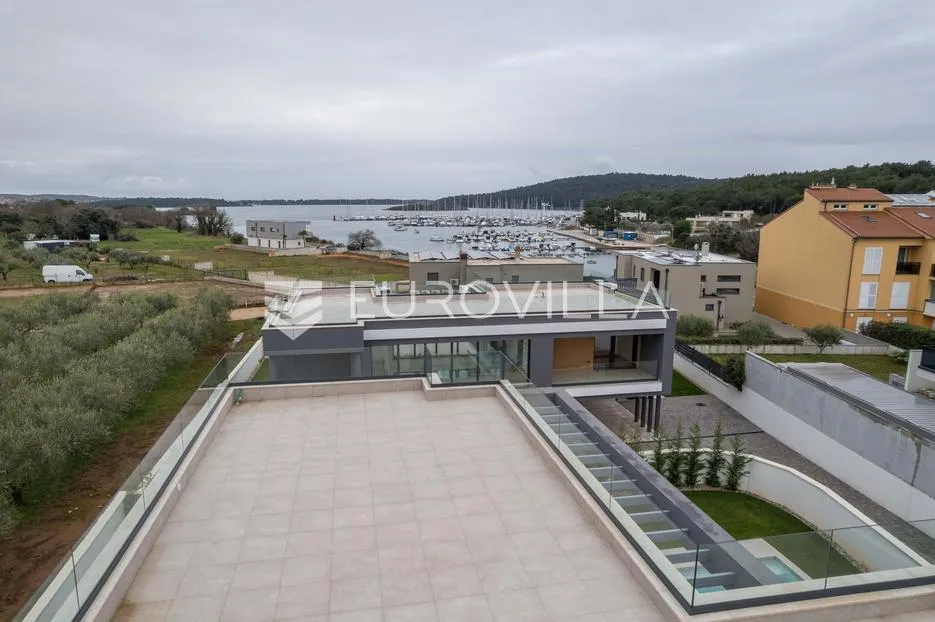 istra, pomer, unikatna, moderna villa 20 m od mora 322 m² - slika 10