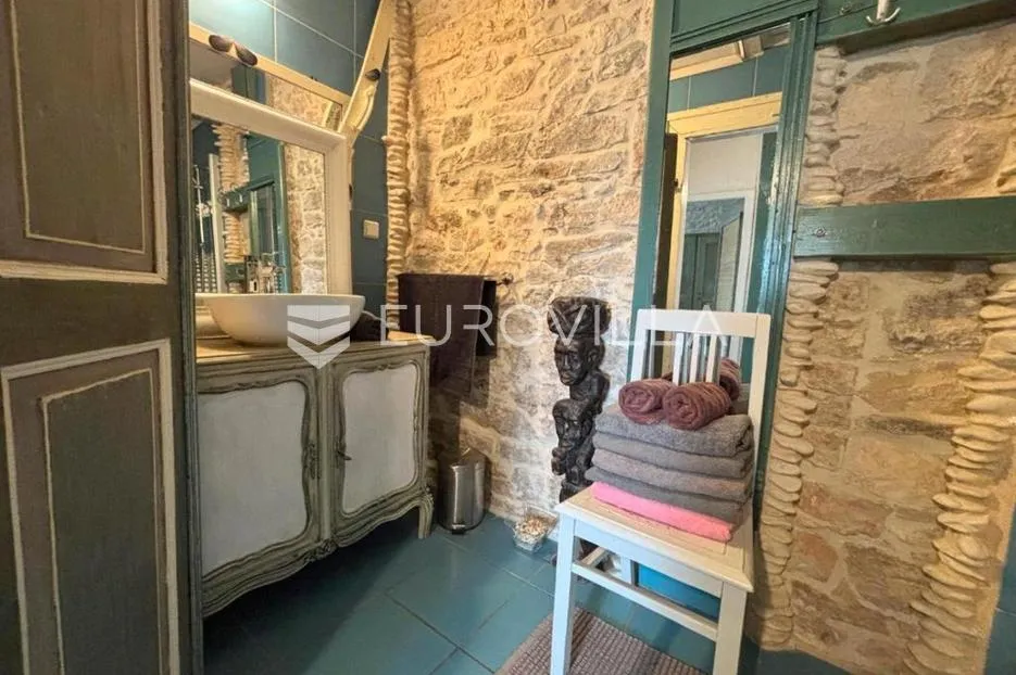 istra, krnica, šarmantna kamena kuća s bazenom, nkp 145 m2 - slika 12