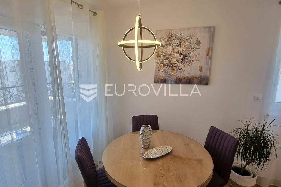 trogir, moderan stan s parkirnim mjestom - slika 9