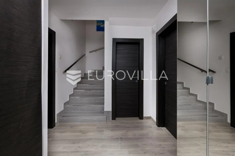 malinska, prekrasna vila s 3 stambene jedinice, bazen, pogled na more - slika 17