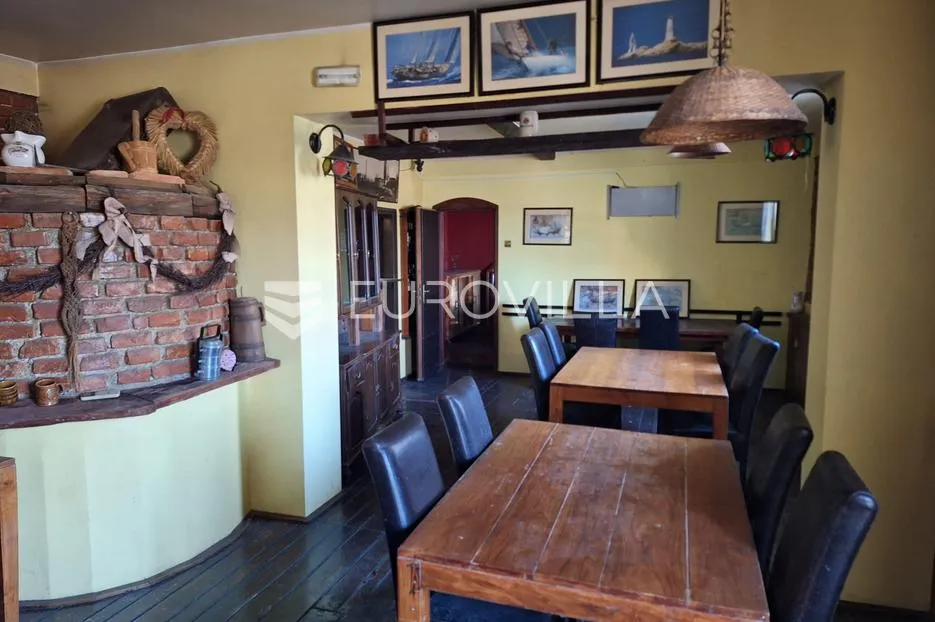 Karlovac, Banija, poslovni prostor 250 m², odlična lokacija