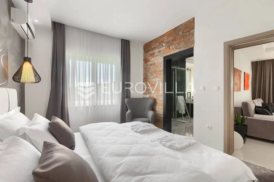 rovinj, rovinjsko selo, prekrasna villa s wellnessom i bazenom, 224 m² - slika 60
