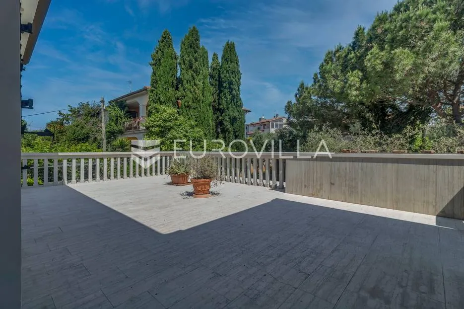 istra, umag - unikatna villa nkp 400 m2 na svega 30 m od mora - slika 9