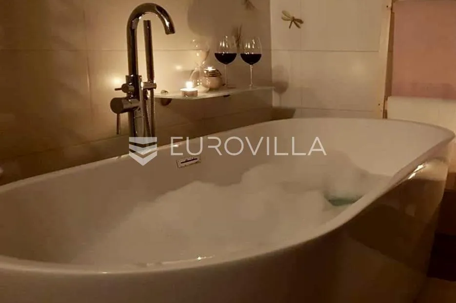 ravna gora, prostrana kuća od 345 n2 s finskom saunom i jacuzzijem - slika 29