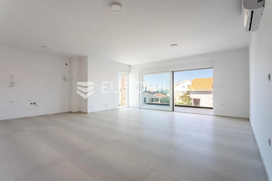 srima, dvoetažni penthouse s prostranom terasom i pogledom na more - slika 6