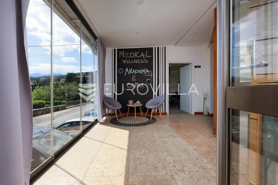 Opatija, Volosko, reprezentativan poslovni prostor, terasa 100 m²