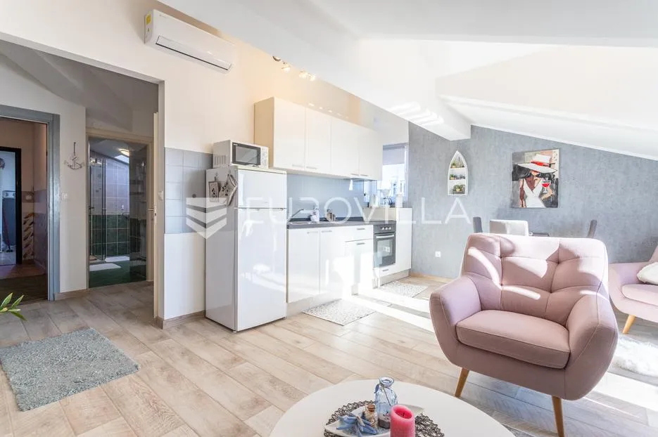 vodice, prekrasna kuća sa apartmanima i bazenom - slika 3