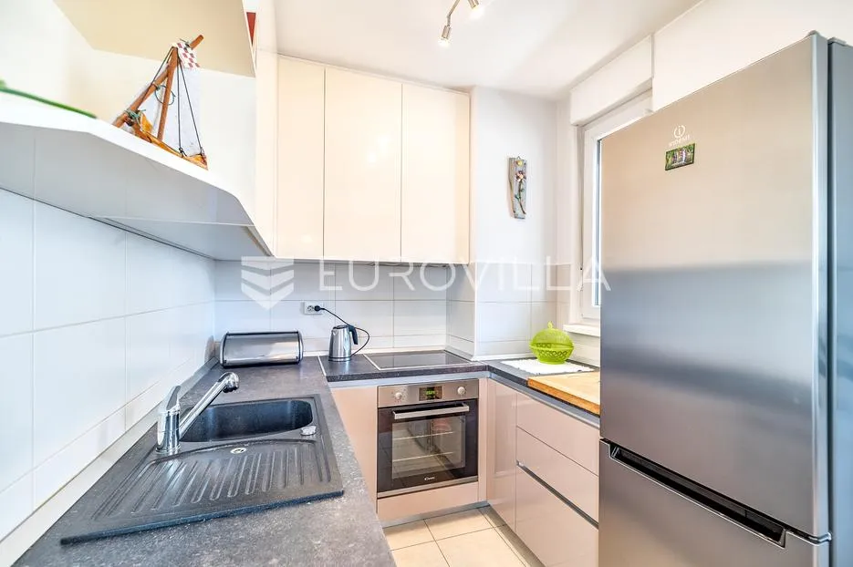 zagreb, pešćenica, dvosoban stan 60 m² s loggiom - slika 4