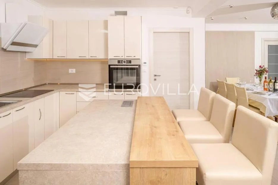 kaštel kambelovac, prekrasna vila s bazenom, treći red od mora - slika 8