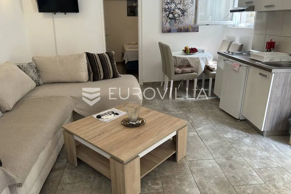 novalja, novouređena kuća s tri apartmana u centru grada - slika 25