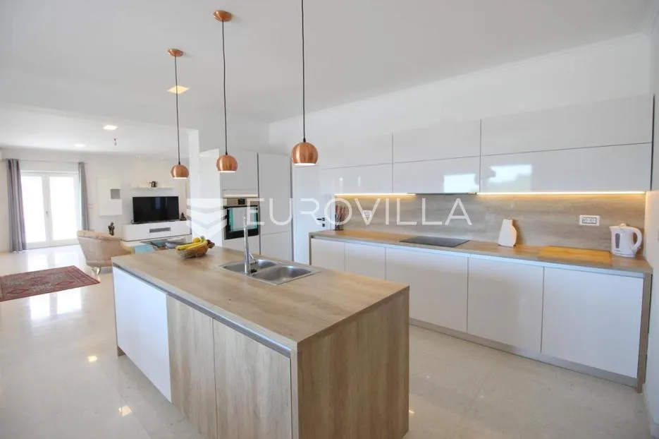 istra, kanfanar, prekrasna kuća 280 m² na velikom imanju od 1900 m² - slika 10
