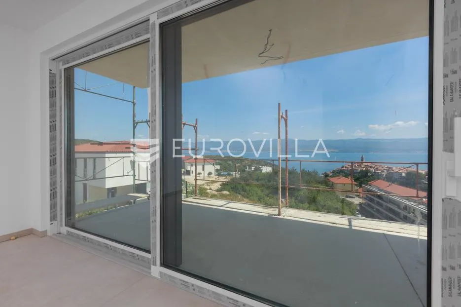 otok krk, vrbnik, moderan stan s pogledom na more, dodatnim studio prostorom i okućnicom - slika 2