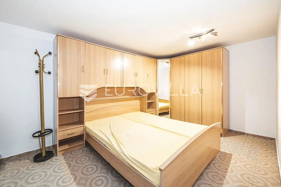 zagreb, gračani, prekrasan troetažan šeterosoban stan s vrtom 278,66 m² - slika 19