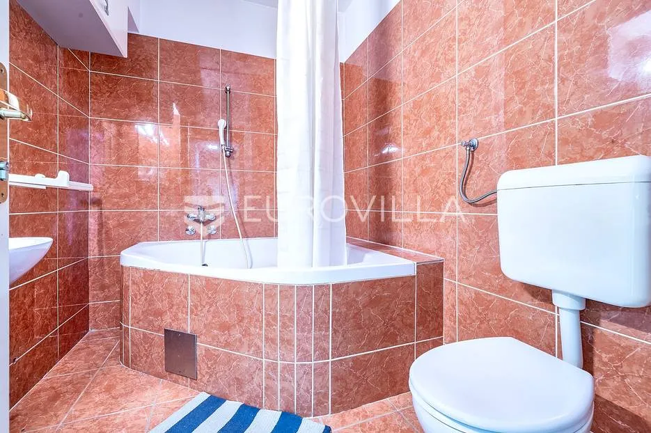 zagreb, maksimir, višesoban dvoetažan stan, ured 320 m² prvi kat i potkrovlje - slika 8