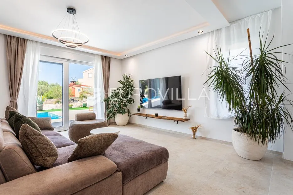 brodarica, moderna vila s bazenom, 283,62 m² - slika 8