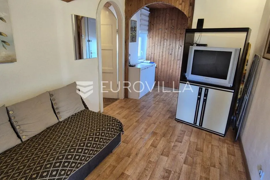 split, gripe, trosoban stan 60 m², iznimna lokacija, potencijal za renovaciju - slika 7