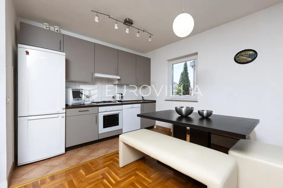 krk, malinska, komforan trosoban stan 80 m², 400 m od mora - slika 4