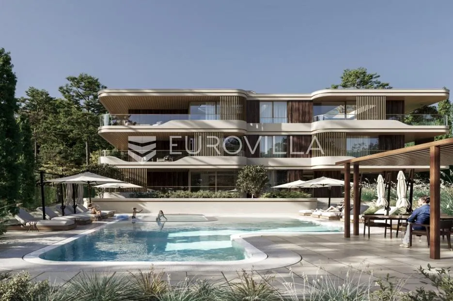 Istra, Rovinj, luksuzni dvosobni stan na prvom katu na svega 300 metara od plaže