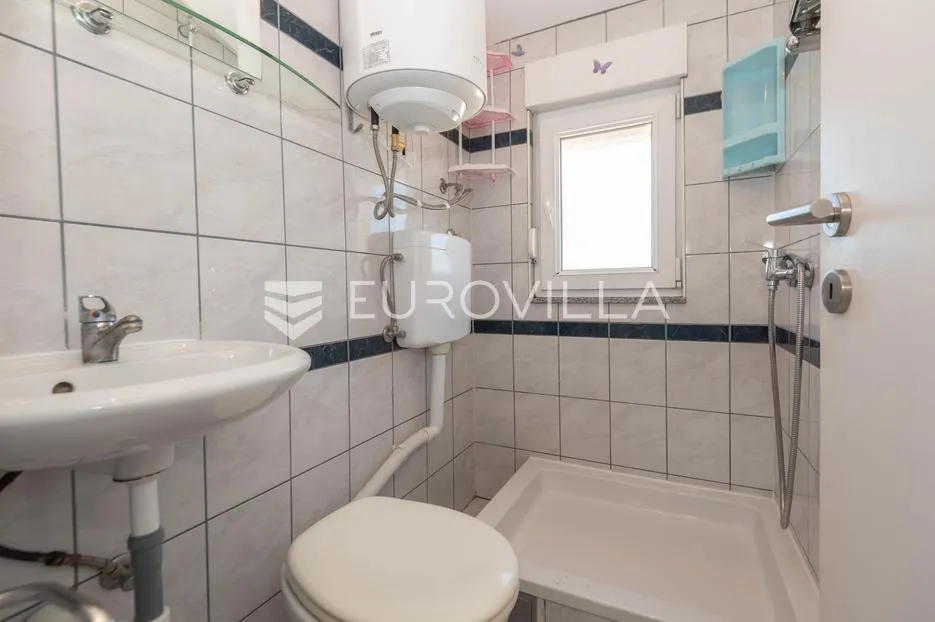 rogoznica, apartmanska kuća sa sedam stambenih jedinica, pogledom na more i rogoznicu - slika 17