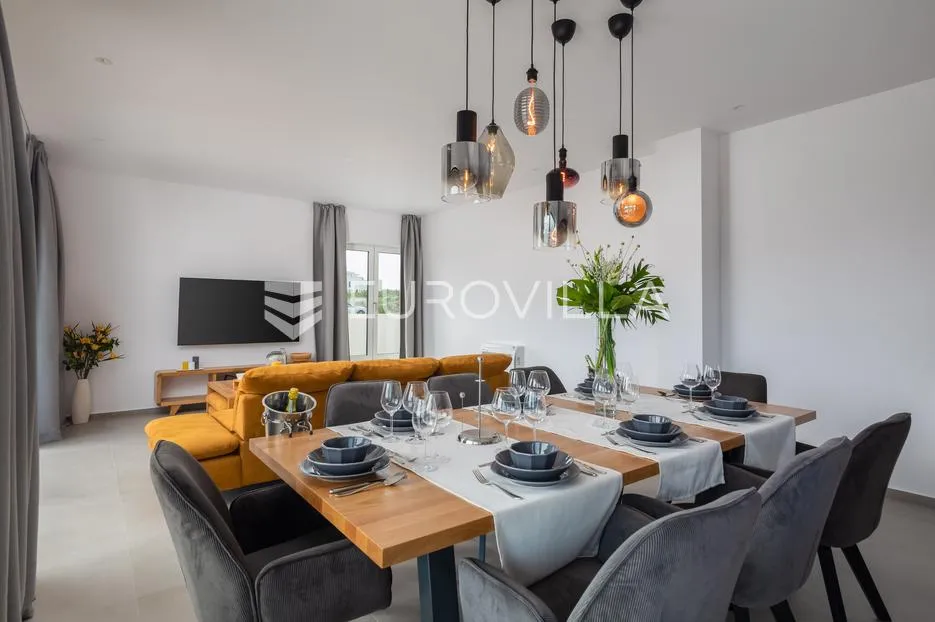vodice, moderna vila s bazenom i pogledom na more, 332,92 m² - slika 6
