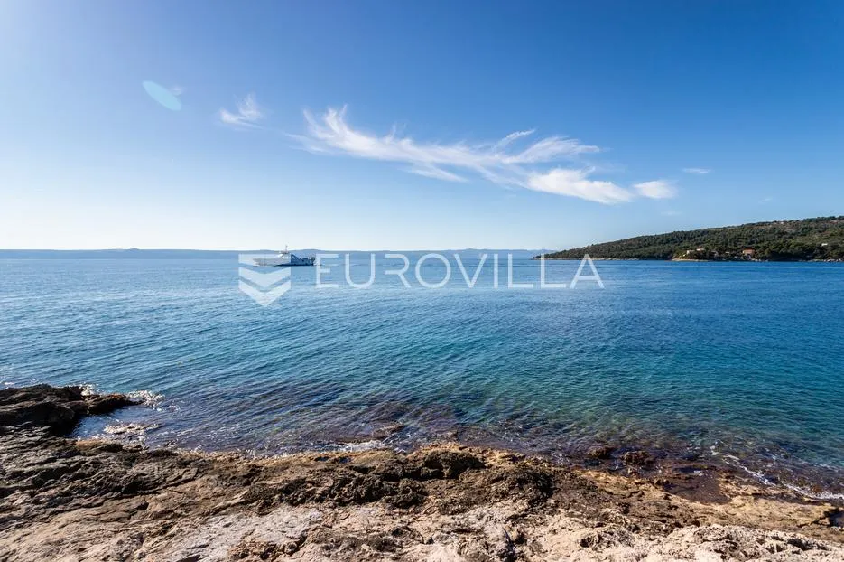 brač, sumartin, prekrasna kuća, prvi red do mora površine 95m2, na zemljištu površine 1388 m2 - slika 19