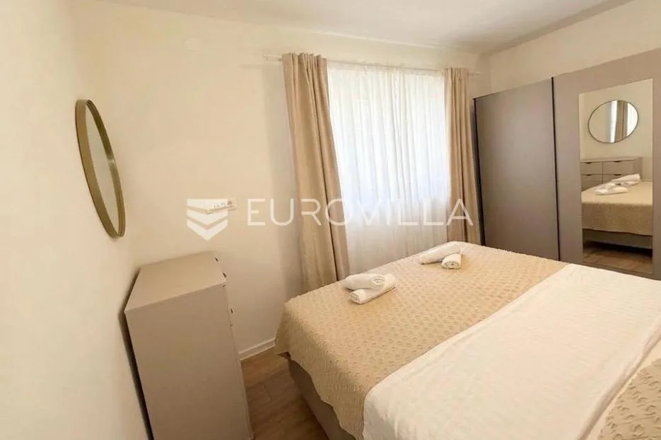 kaštel novi, novouređen dvosobna stan - slika 11