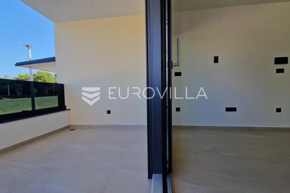 vir, apartman s krovnom terasom, pogled na more - slika 19