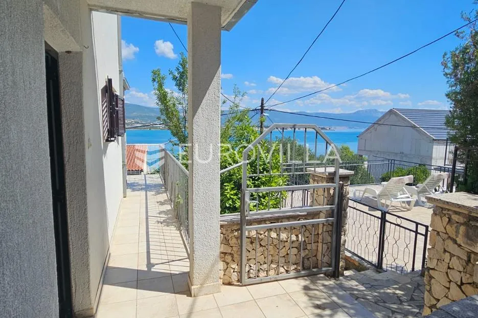 trogir, kuća s tri apartmana s pogledom na more na 50 m od mora - slika 13