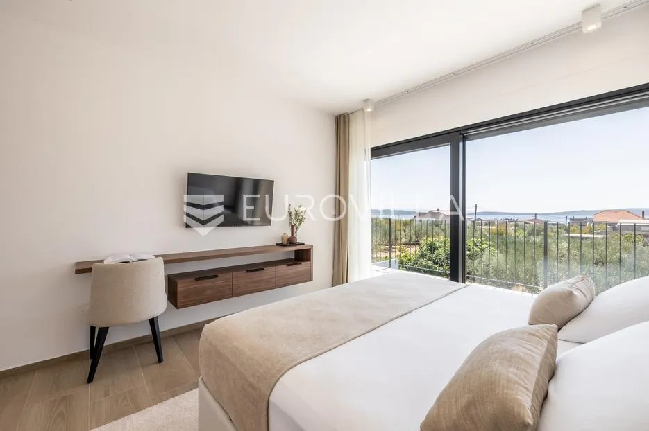 kaštel stari, moderna vila s lijepim pogledom - slika 13