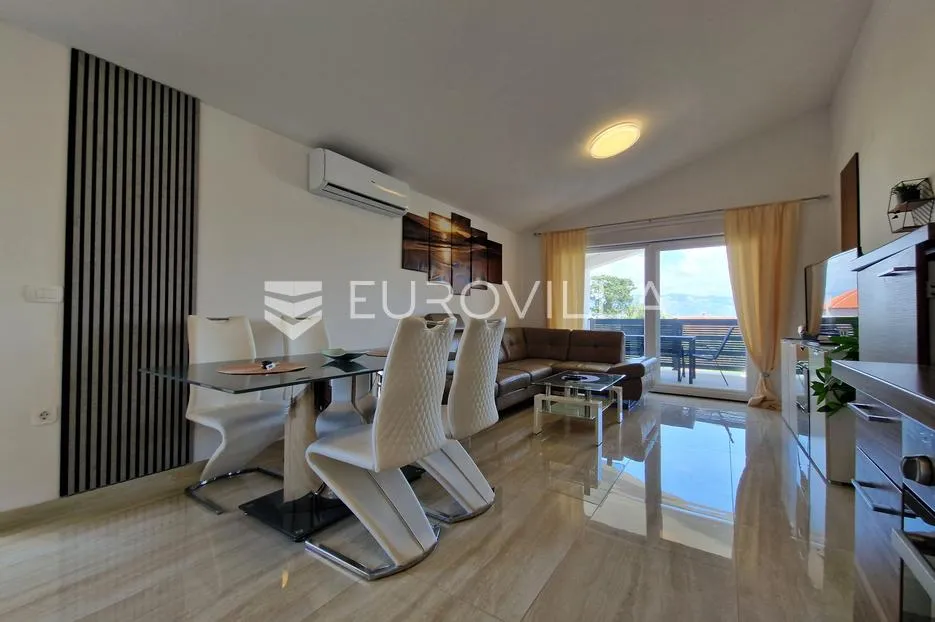 vir, moderan trosoban apartman u centru vira, 600 m od plaže - slika 1