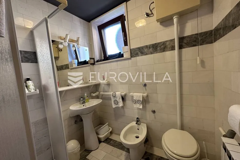 štinjan, prekrasna kuća u nizu s vrtom i pogledom more 300 m² - slika 39