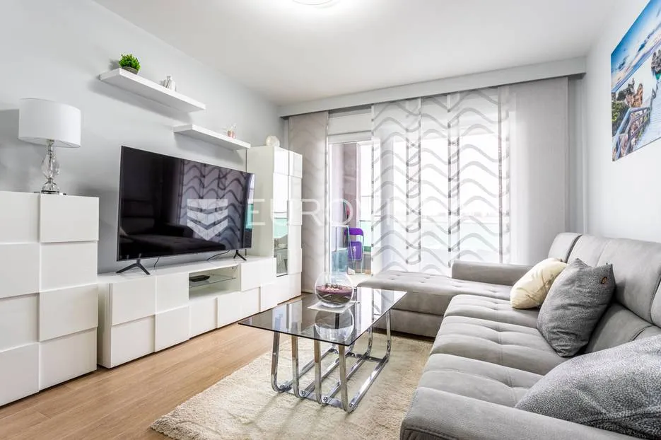 makarska, uređen namješten stan 64,3 m² u novogradnji s pogledom na more - slika 2