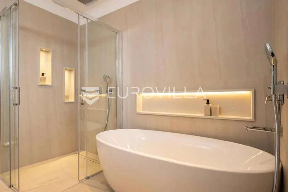 kaštel kambelovac, prekrasna vila s bazenom, treći red od mora - slika 10